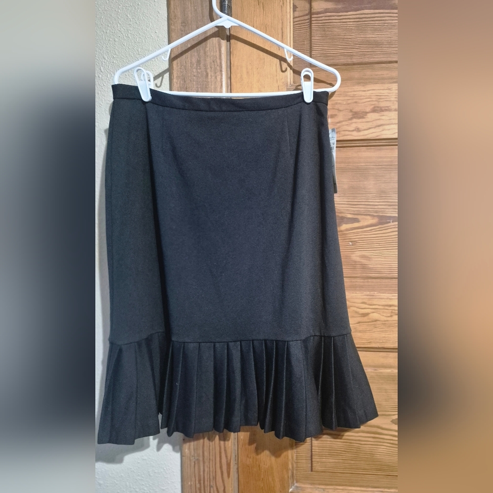 NWT Women's Elementz Black Skirt Size L Knee Length Pleated Hem Side Zipper
